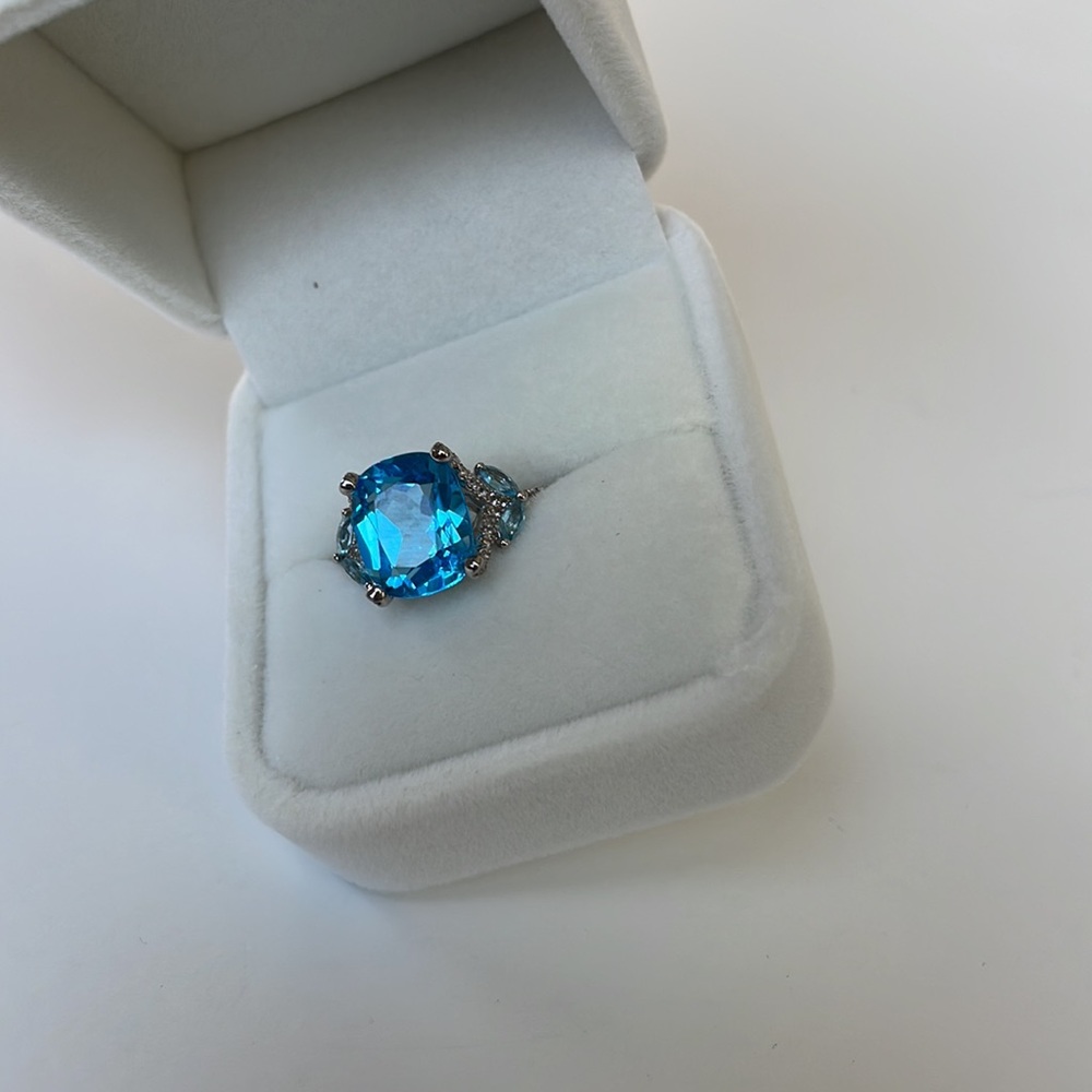 NWOT Blue Topaz Ring 5 ct. t.w. & White Topaz 1/4 ct. - Picture 9 of 11